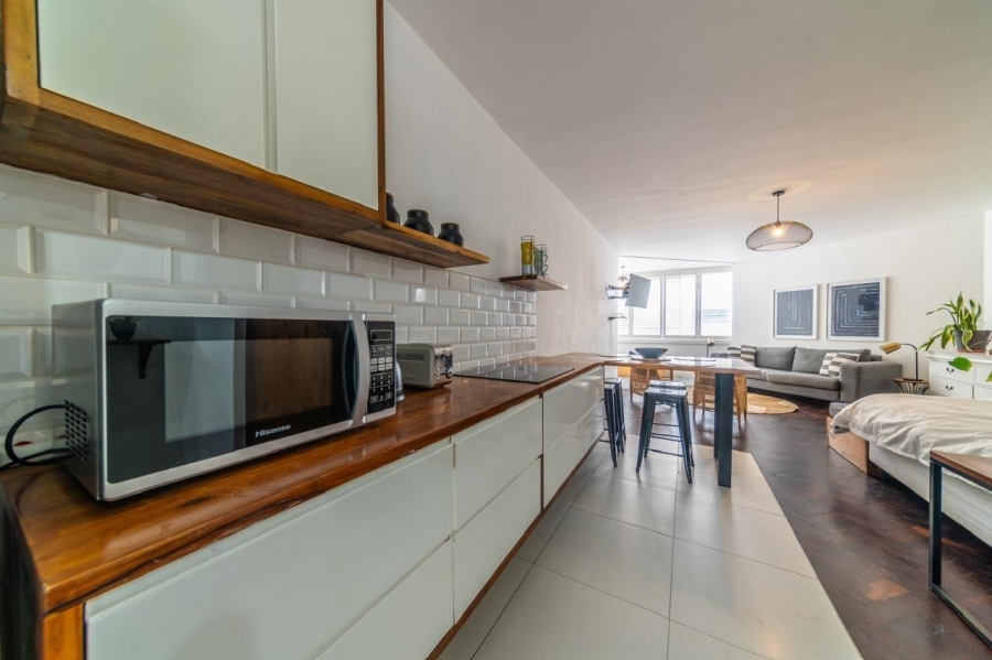 To Let 1 Bedroom Property for Rent in Sea Point Western Cape